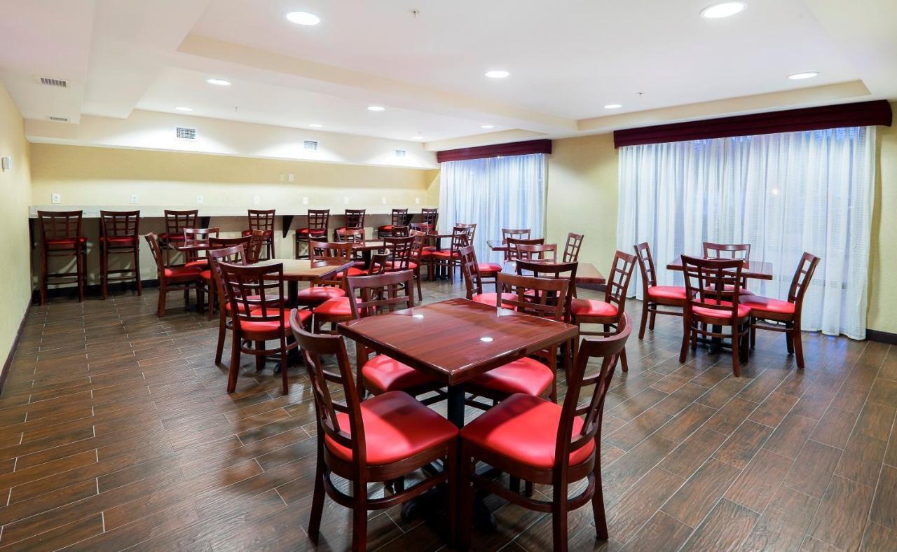 Red Roof Inn Plus+ & Suites Malone Bagian luar foto