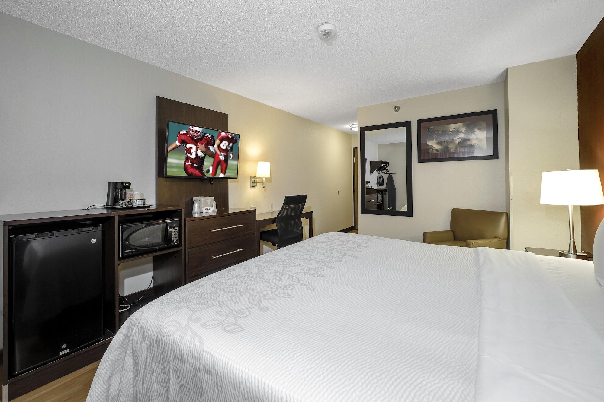 Red Roof Inn Plus+ & Suites Malone Bagian luar foto
