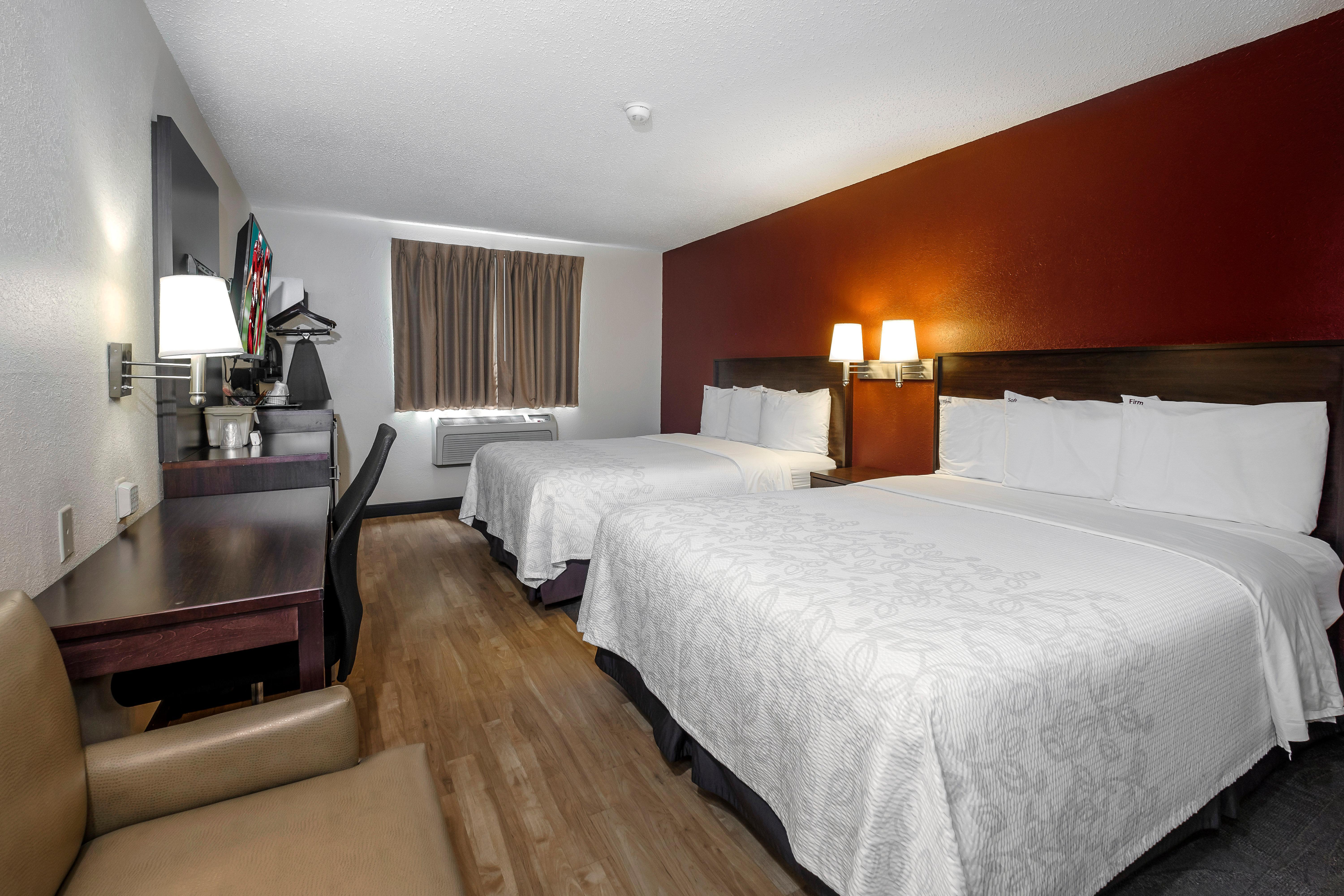 Red Roof Inn Plus+ & Suites Malone Bagian luar foto
