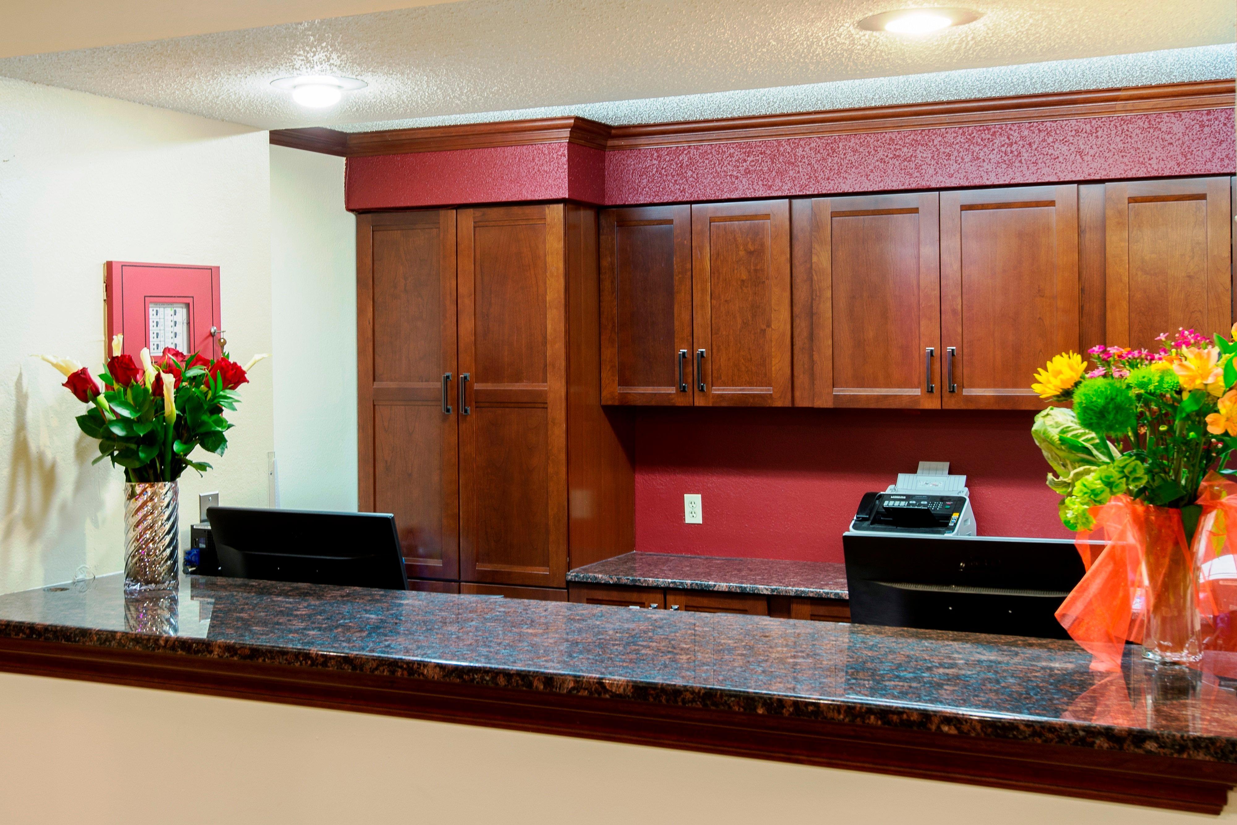 Red Roof Inn Plus+ & Suites Malone Bagian luar foto
