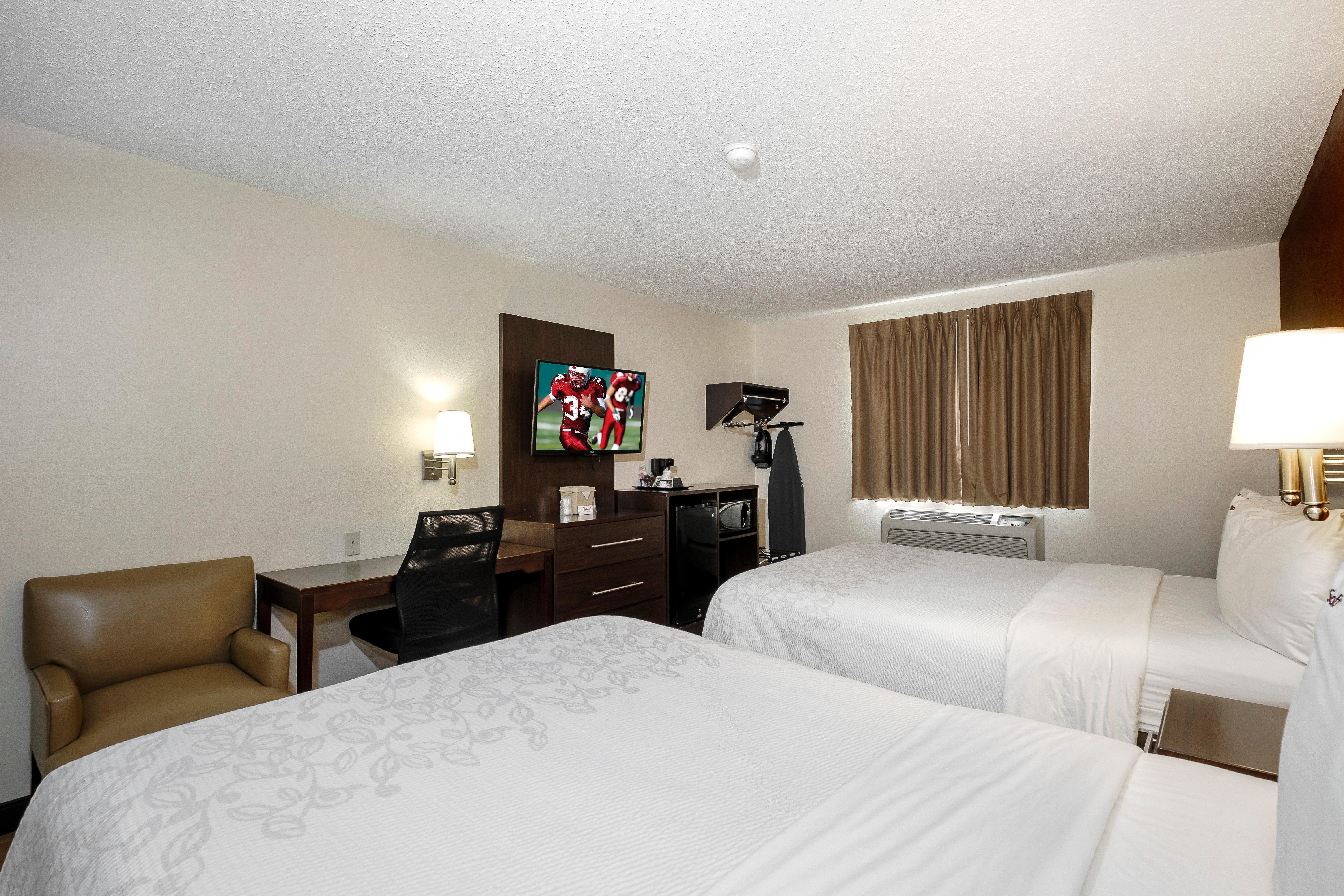 Red Roof Inn Plus+ & Suites Malone Bagian luar foto