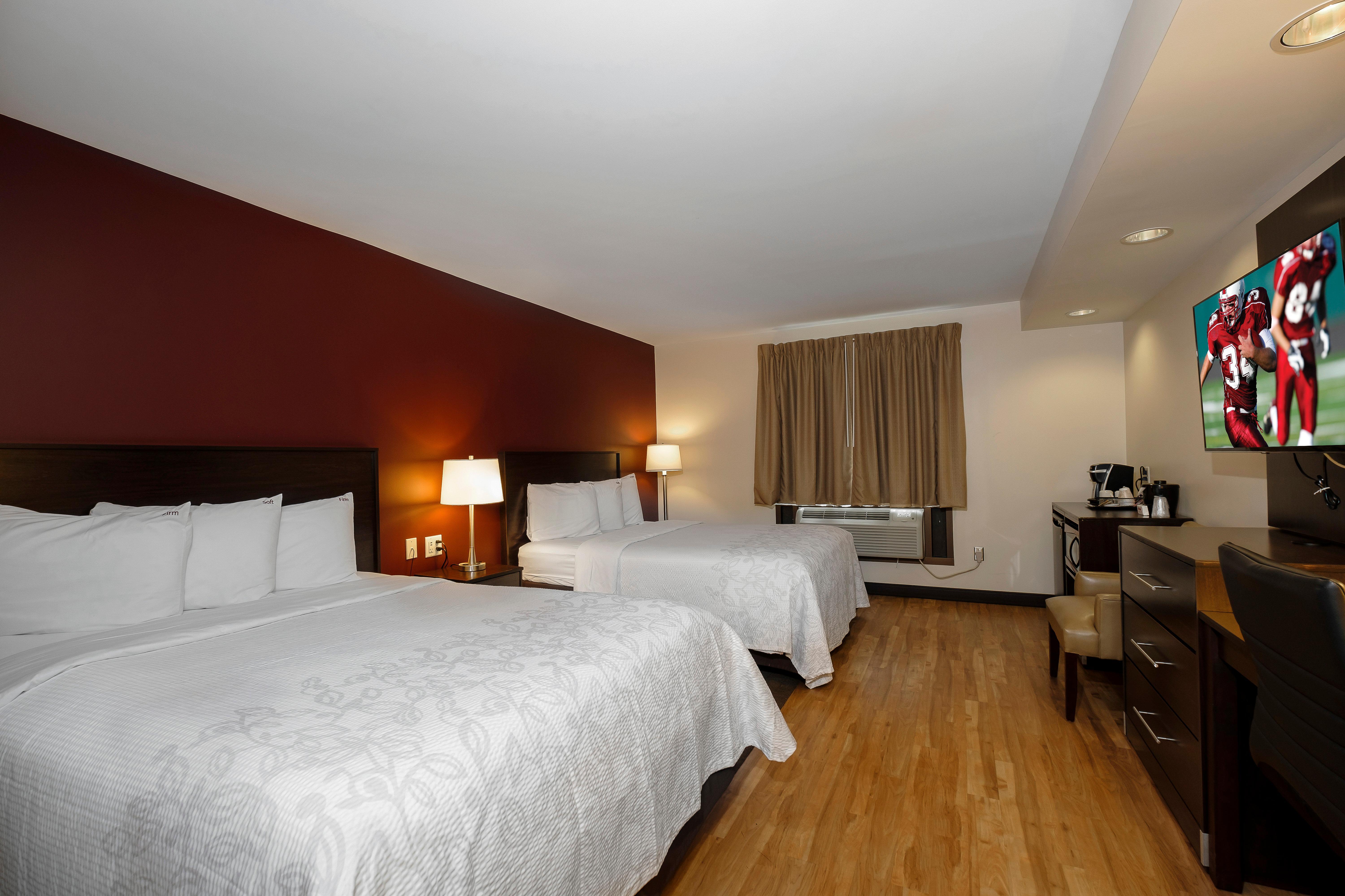Red Roof Inn Plus+ & Suites Malone Bagian luar foto