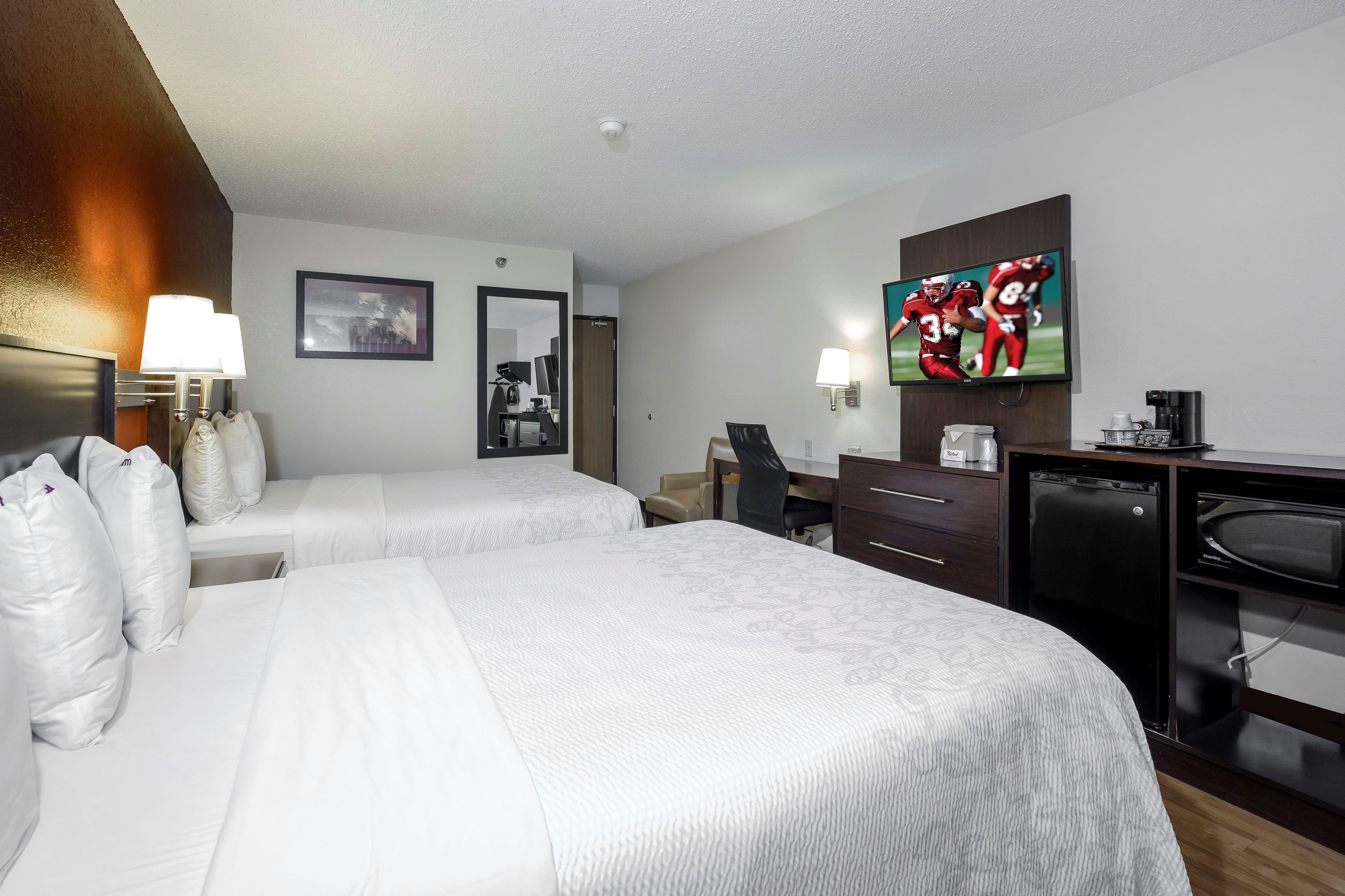 Red Roof Inn Plus+ & Suites Malone Bagian luar foto