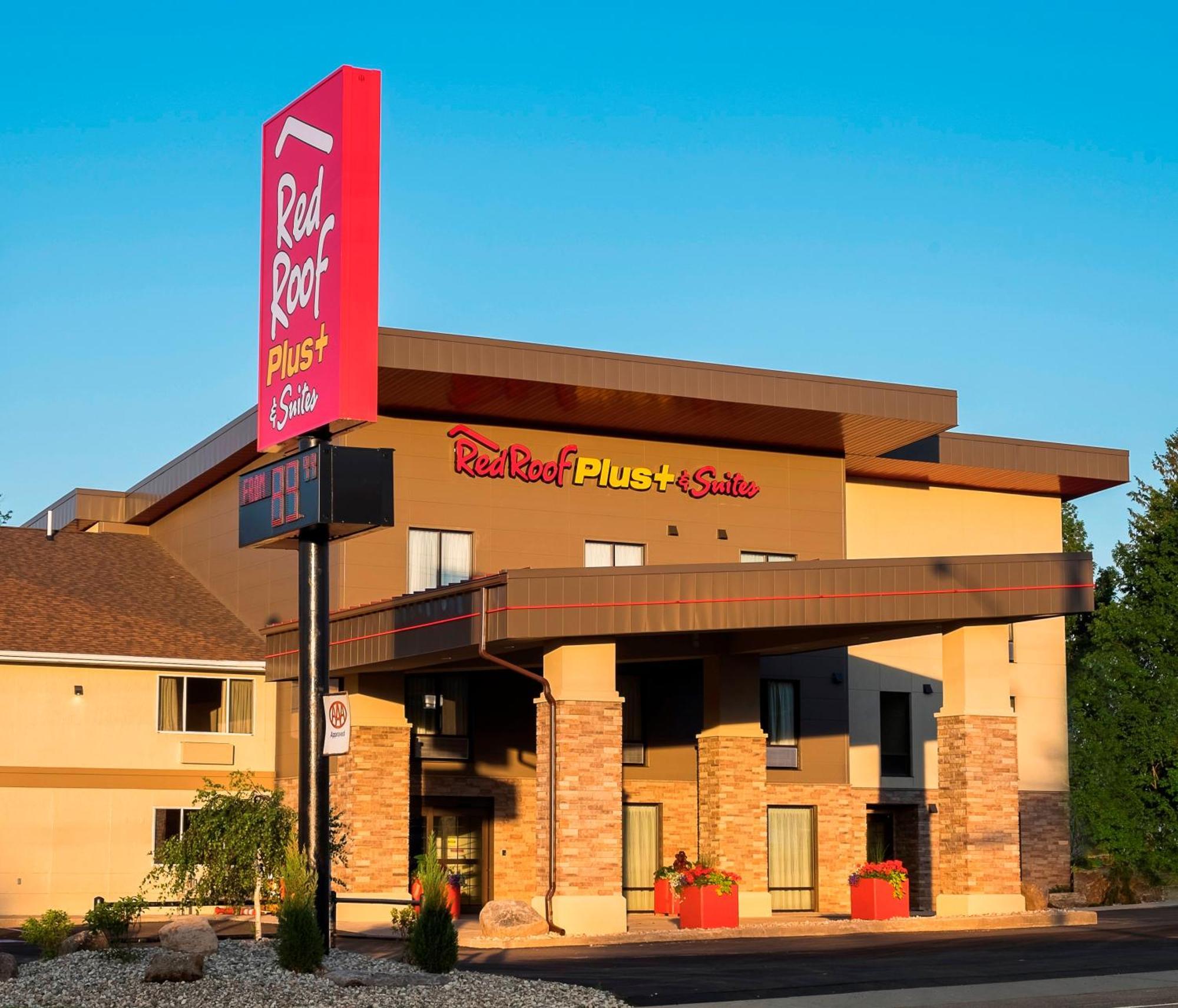 Red Roof Inn Plus+ & Suites Malone Bagian luar foto