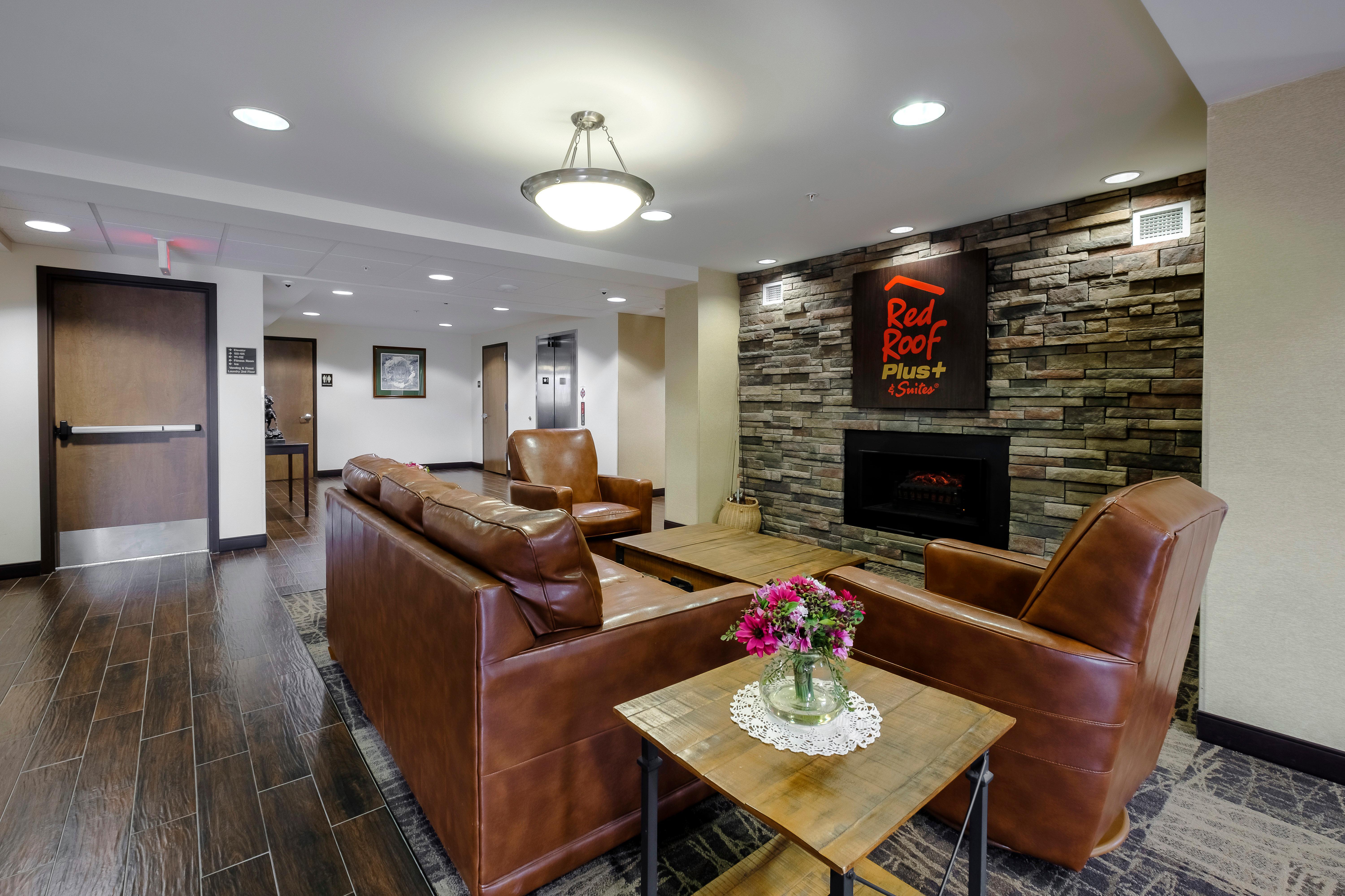 Red Roof Inn Plus+ & Suites Malone Bagian luar foto