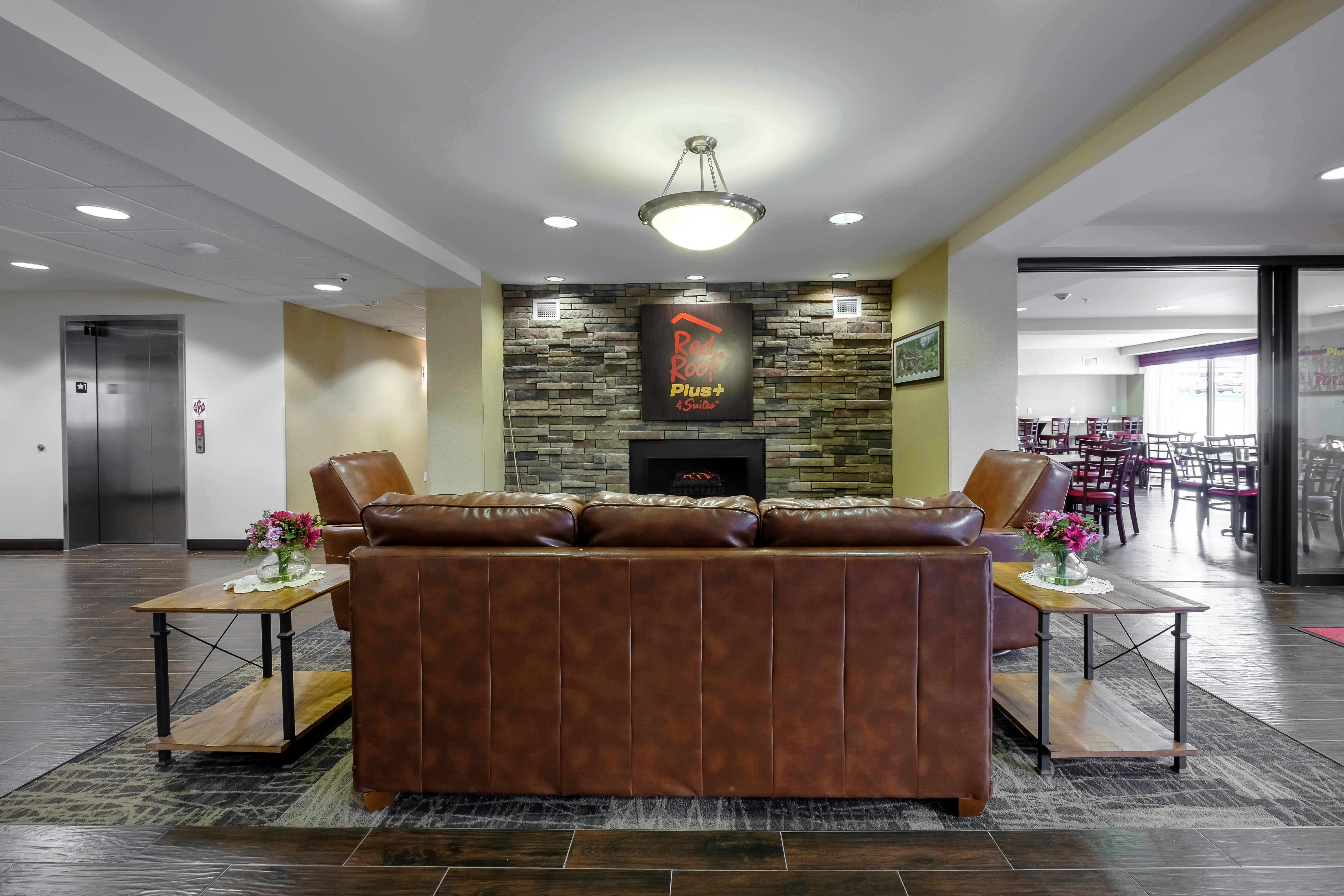 Red Roof Inn Plus+ & Suites Malone Bagian luar foto