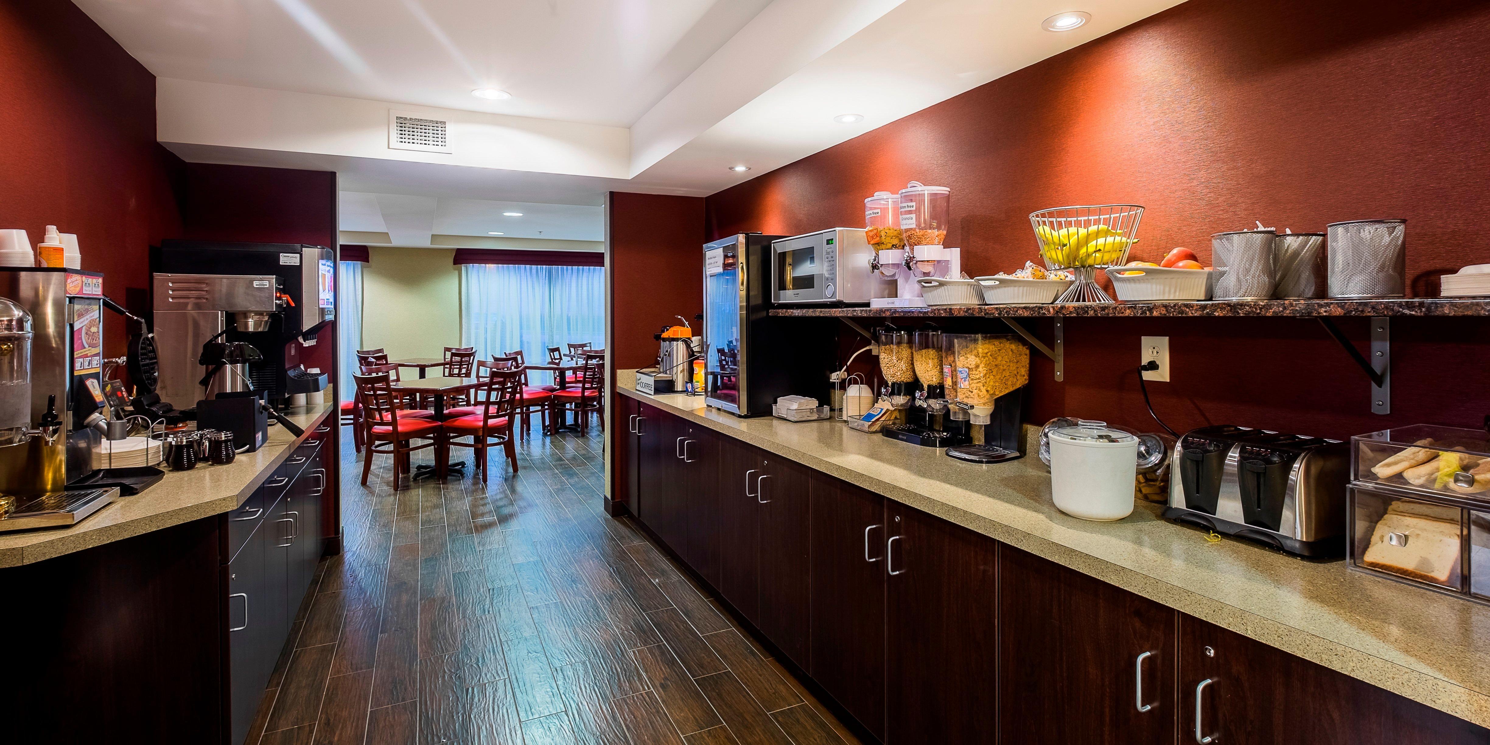 Red Roof Inn Plus+ & Suites Malone Bagian luar foto