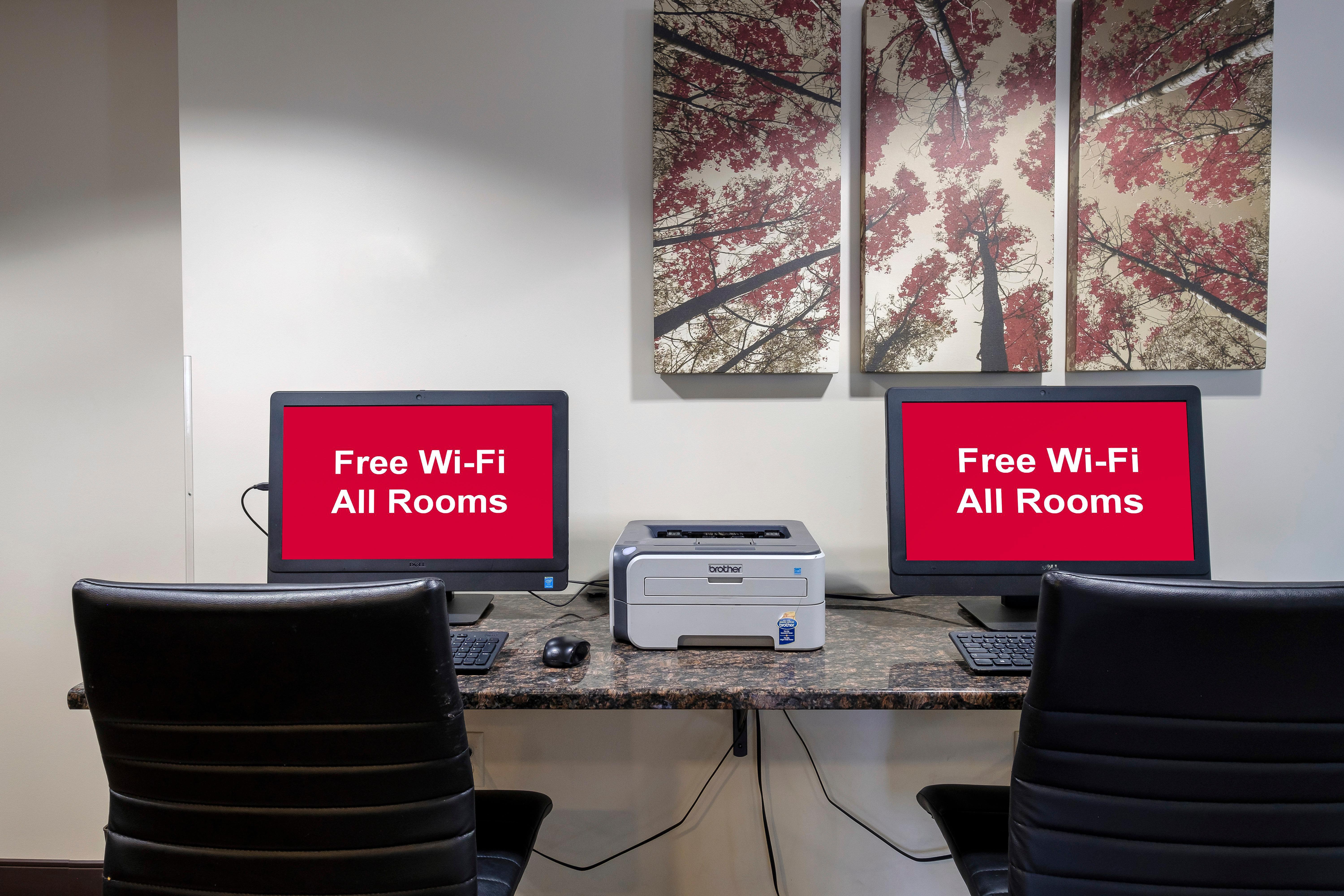 Red Roof Inn Plus+ & Suites Malone Bagian luar foto
