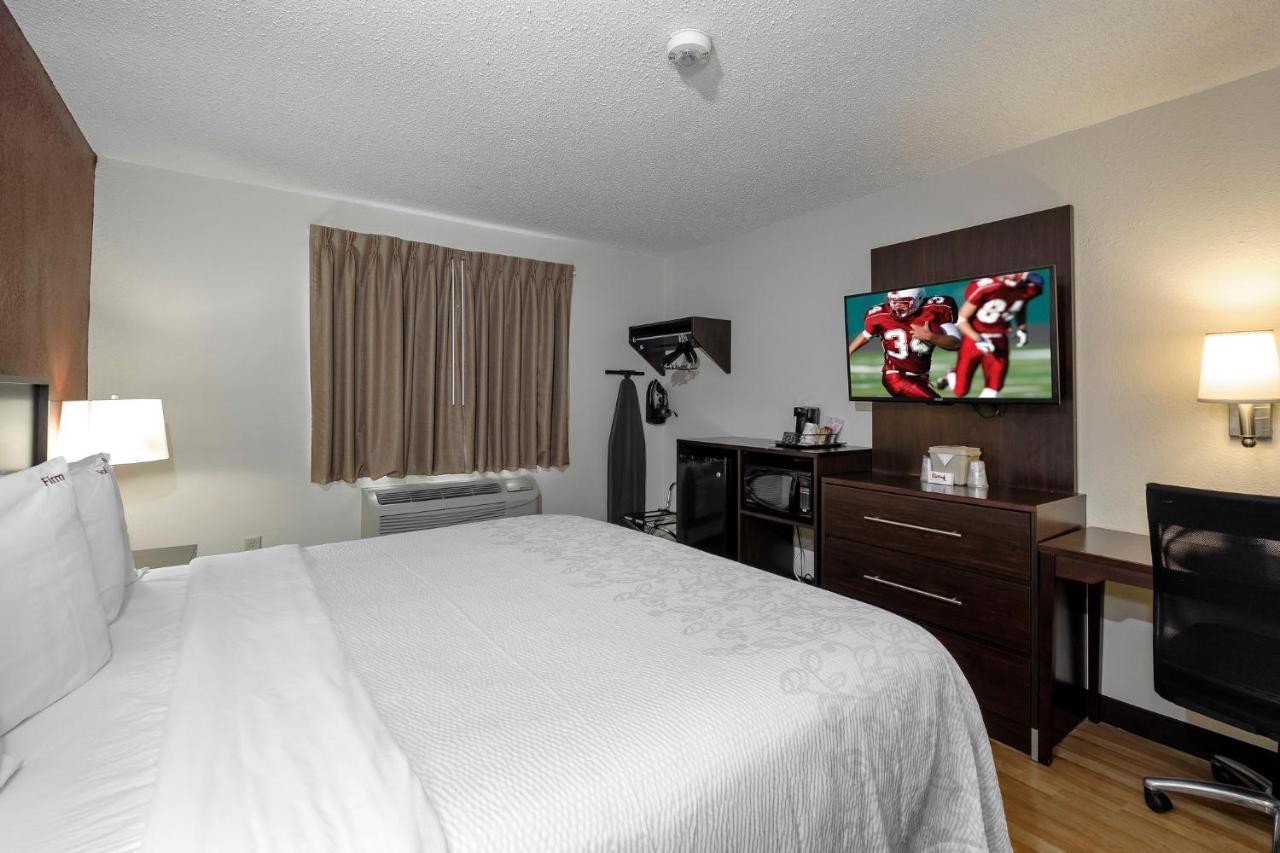 Red Roof Inn Plus+ & Suites Malone Bagian luar foto