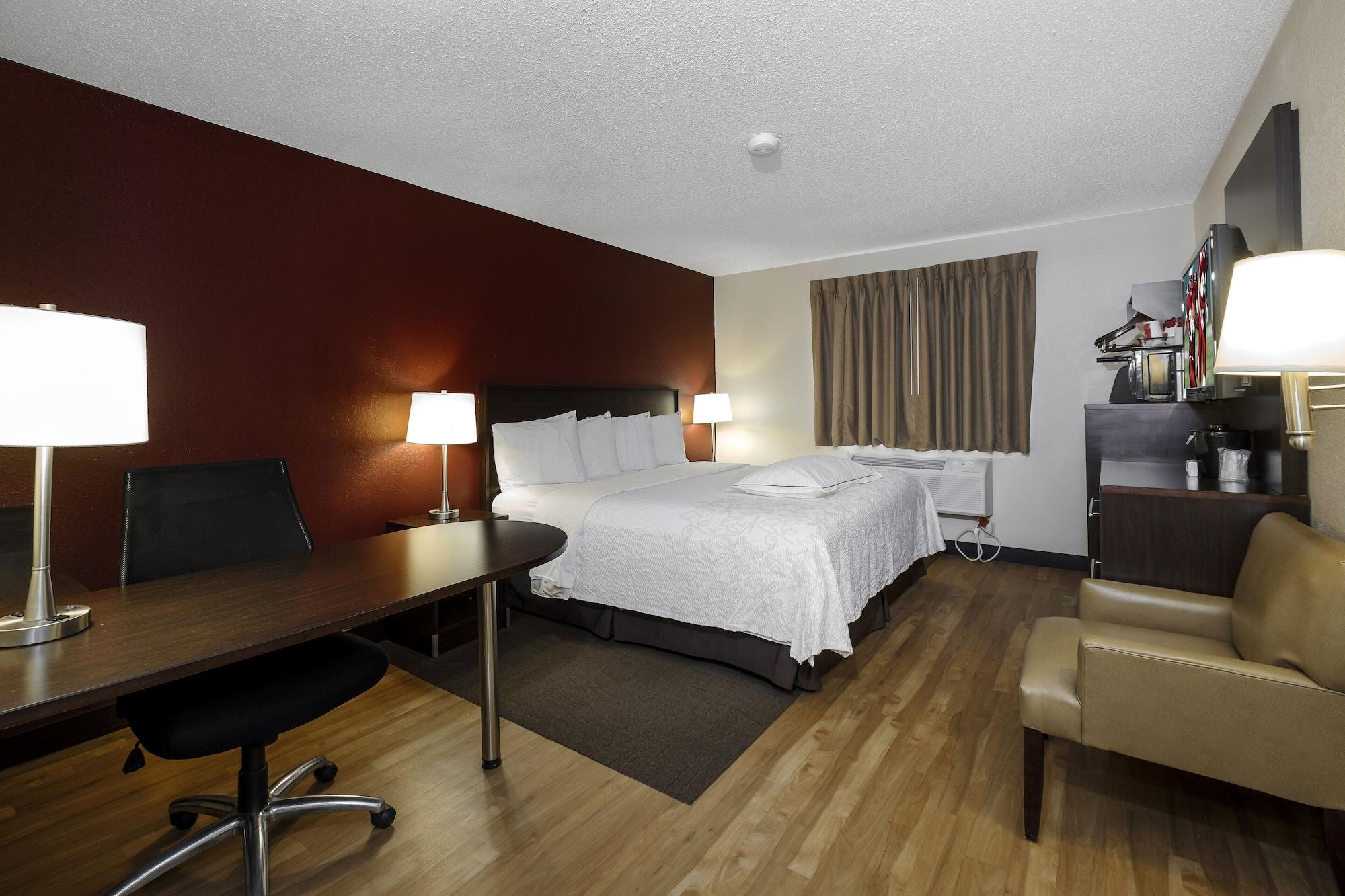 Red Roof Inn Plus+ & Suites Malone Bagian luar foto