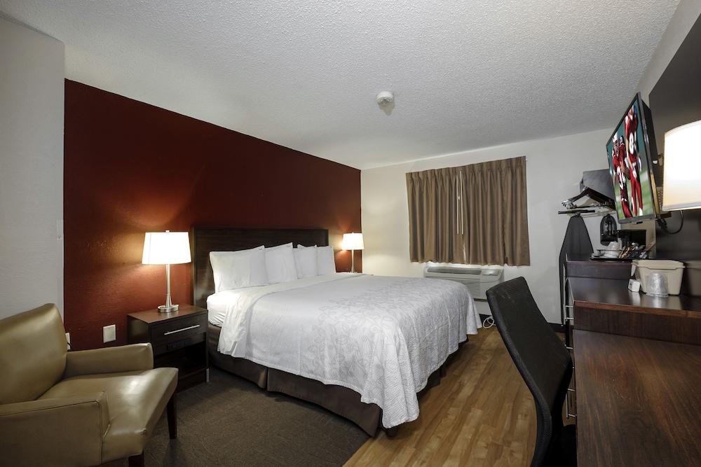 Red Roof Inn Plus+ & Suites Malone Bagian luar foto