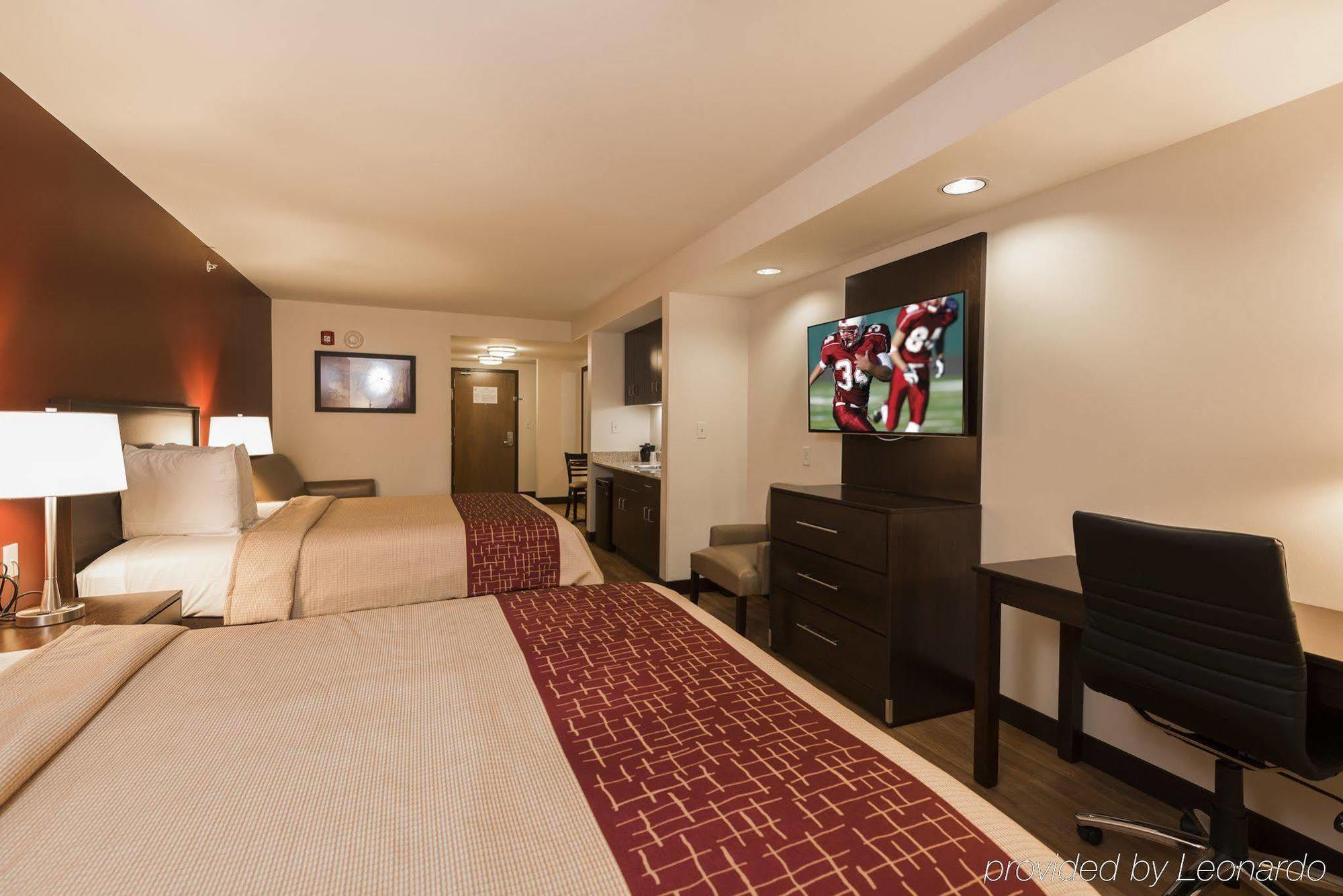 Red Roof Inn Plus+ & Suites Malone Bagian luar foto